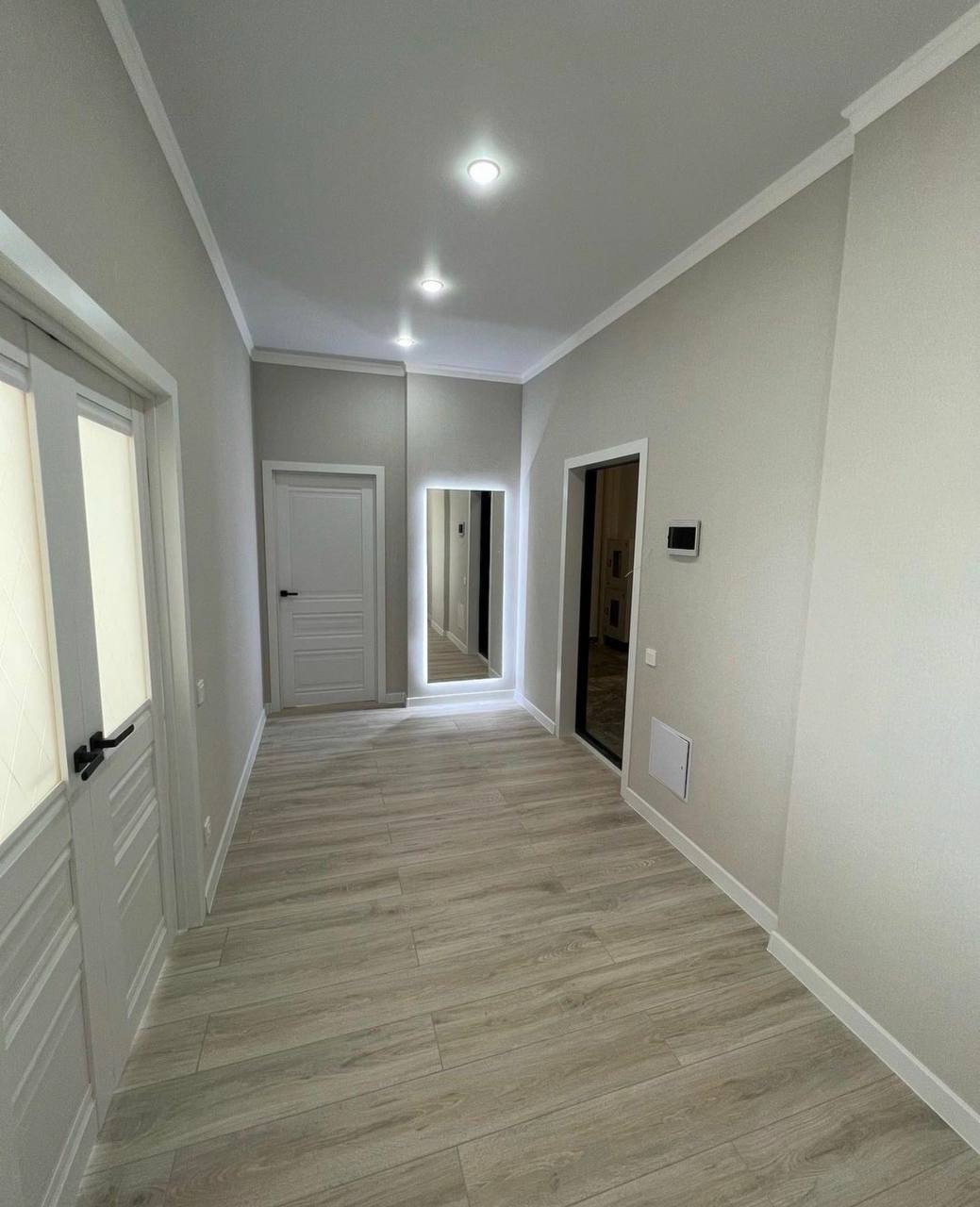 Modern Entry Hall Finishing